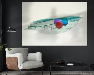 The color within (abstract beeld met drie gekleurde bollen) van Birgitte Bergman