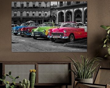 Kleurrijke oude auto's Havana Cuba Klassieke auto's Colorkey van Carina Buchspies