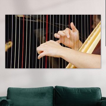 Des doigts qui jouent de la harpe