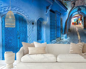 Gesloten winkeldeuren in Chefchaouen van Rene Siebring