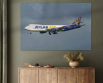 Landung der Boeing 747-8 von Atlas Air auf dem Flughafen Schiphol. von Jaap van den Berg