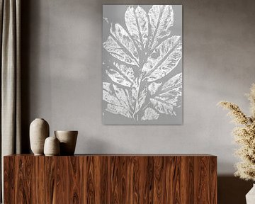 Abstrakte Blätter im Retro-Stil. Moderne botanische minimalistische Kunst in Grau und Weiß von Dina Dankers