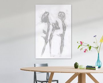 Grijze bloemen in retro stijl. Moderne botanische minimalistische kunst in grijs en wit van Dina Dankers