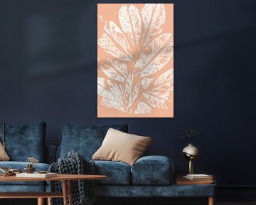 Weiße Blätter im Retro-Stil. Moderne botanische Kunst in hellem Terrakotta oder rosa lachsfarben von Dina Dankers