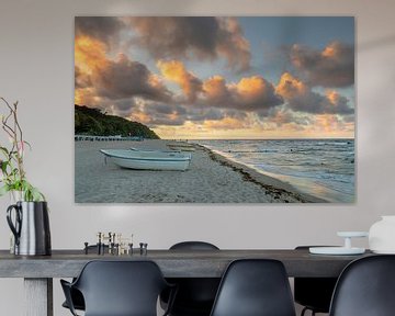 Vissersboten op het strand van Bansin bij zonsondergang van Markus Lange