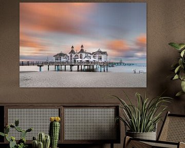 Pier op het strand van Sellin bij zonsondergang van Markus Lange