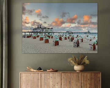 Pier op het strand van Sellin bij zonsondergang van Markus Lange