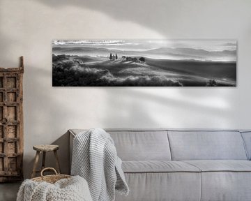 Vaste paysage de la Toscane en Italie en noir et blanc sur Manfred Voss, Schwarz-weiss Fotografie