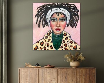 Portret vrouw in luipaard print van Dominique Clercx-Breed