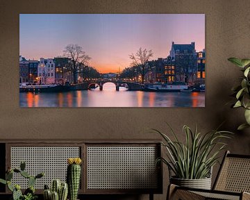 Coucher de soleil sur la rivière Amstel à Amsterdam