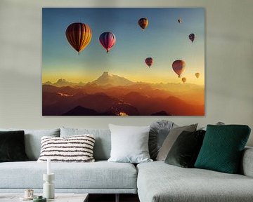 Ballons à air chaud dans le ciel au coucher du soleil, illustration