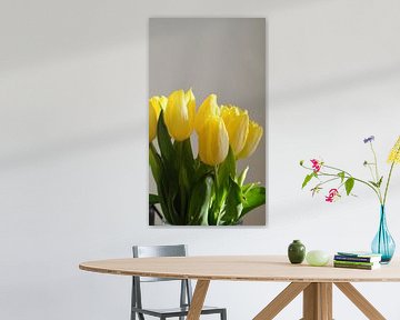 Tulpen im Licht vor grauem Hintergrund von Spijks PhotoGraphics