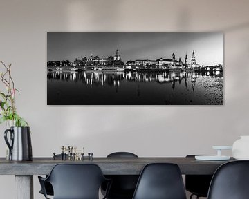 Historische skyline van Dresden - panorama zwart-wit