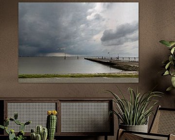 Storm wolken aan de Dollard van Rolf Pötsch