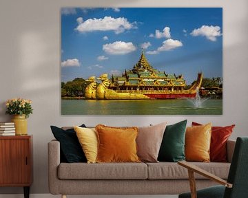 Die königliche Barke in Yangon von Roland Brack