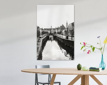 Amersfoort Koppelpoort uitzicht op de Eem in zwart-wit (Staand) van Amersfoort Fotoprint