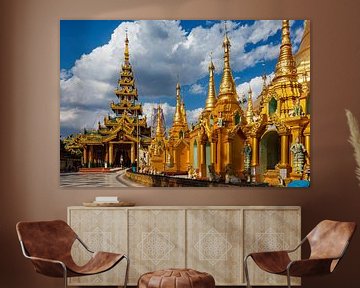 De Shwedagon Pagode in Yangon Myanmar van Roland Brack