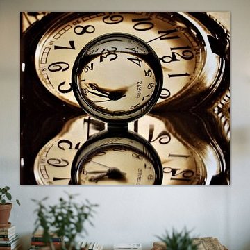 Lensball Fantasy Clock 001