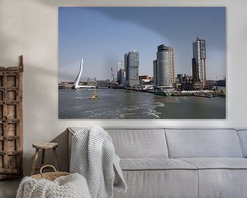 skyline van Rotterdam met zicht op de Erasmusbrug en de kop van zuid van W J Kok