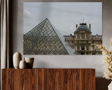 Modern en klassiek in het Louvre by Sean Vos