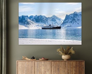Hurtigruten's MS Nordstjernen in Spitsbergen by Gerald Lechner