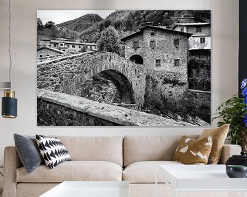 Vieux pont de pierre à Fabbriche di Vergemoli Toscane