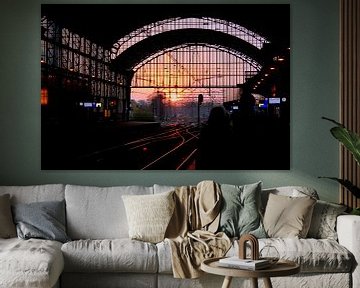 Sonnenuntergang am Bahnhof Haarlem von Geert Heldens