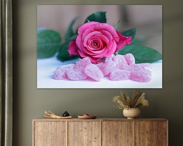 Valentijnsdag - roze roos met hart snoepjes van Femke Steigstra