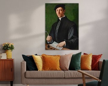 Portret van een man met een ganzenveer en een blad papier, Bronzino