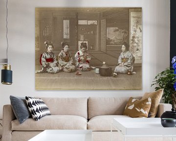 Jonge vrouw en drie meisjes dragen traditionele Japanse kimono's. Oude foto van Dina Dankers
