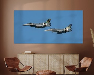 Flyby Belgische F-16A Fighting Falcons met D-Day livery. van Jaap van den Berg