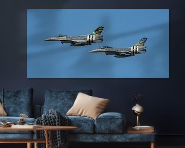 Flyby Belgische F-16A Fighting Falcons met D-Day livery.