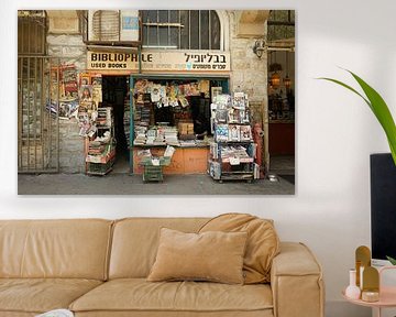 Buchhandlung. Straßenfotografie Tel Aviv. Israël. von Alie Ekkelenkamp