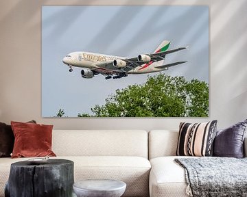 L'Airbus A380 d'Emirates s'apprête à atterrir à l'aéroport de Schiphol. sur Jaap van den Berg