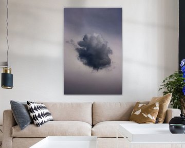 Un nuage solitaire dans un ciel plein de nuages. sur Hugo Braun