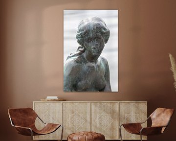 Portrait of the Little Mermaid statue by Anne Ponsen