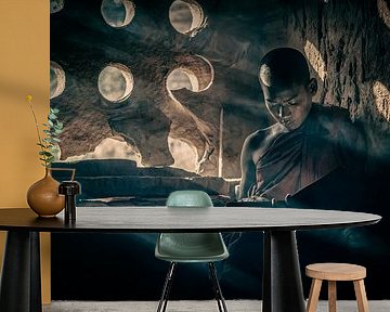 Junger Mönch in den Tempeln von Bagan von Roland Brack