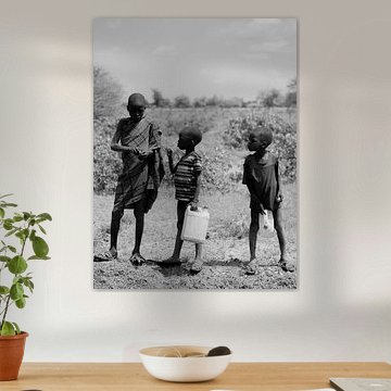 Photo en noir et blanc d'enfants en Ouganda sur Teun Janssen