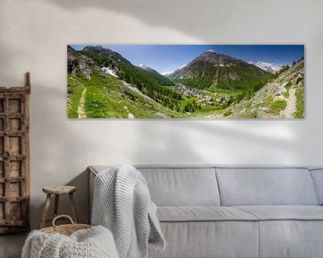 Panorama kijkend over Saas-Almagell, Zwitserland, en omgeving