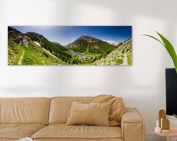 Panorama kijkend over Saas-Almagell, Zwitserland, en omgeving