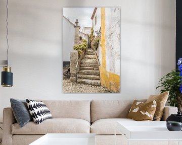 Vieil escalier à Óbidos - Photographie de voyage au Portugal sur Henrike Schenk