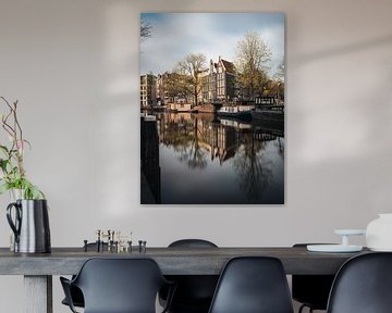 Kanaal en oude huizen in Amsterdam op Prinsengracht