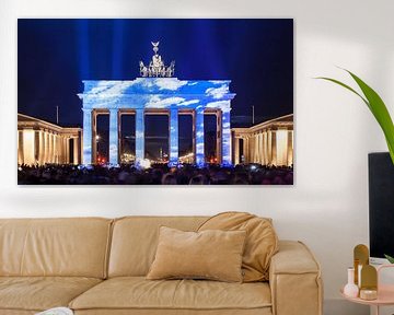 Brandenburger Tor Berlijn in speciaal licht met wolkenprojectie