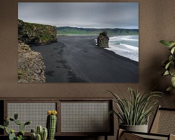 Zwart strand in IJsland van Tim Vlielander