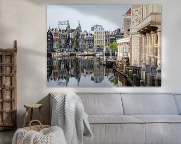 Uitzicht op Amstel in Amsterdam met reflecties van Heleen Schenk / Smeerjewegproducties