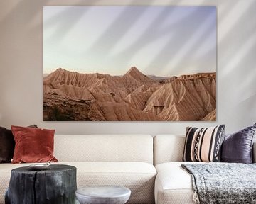 Joli coucher de soleil pastel à Bardenas Reales, Espagne sur Sarah Embrechts