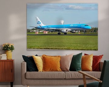 KLM Cityhopper Embraer 190/195 (PH-EZL). van Jaap van den Berg