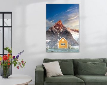 Houten huis aan de fjord in Noorwegen van Tilo Grellmann | Photography