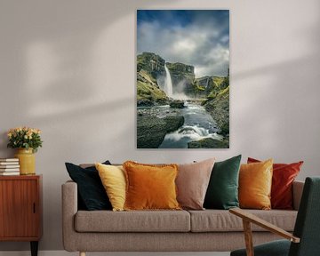 Blick auf den Haifoss-Wasserfall vom Fluss Fossa in Island von Sjoerd van der Wal Fotografie