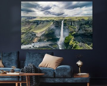 Vue sur la chute d'eau Haifoss depuis la rivière Fossa en Islande. sur Sjoerd van der Wal Photographie